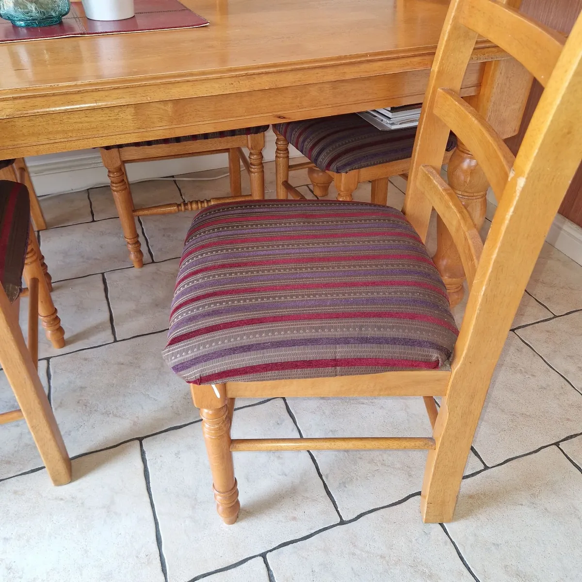 Dining room table and chairs - Image 1