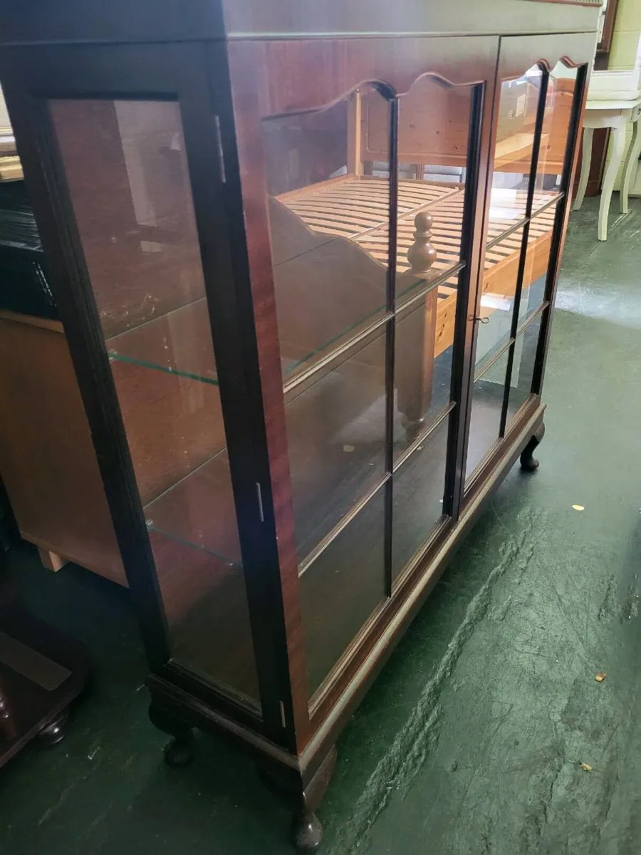 Lovely China Display Cabinet - Image 3