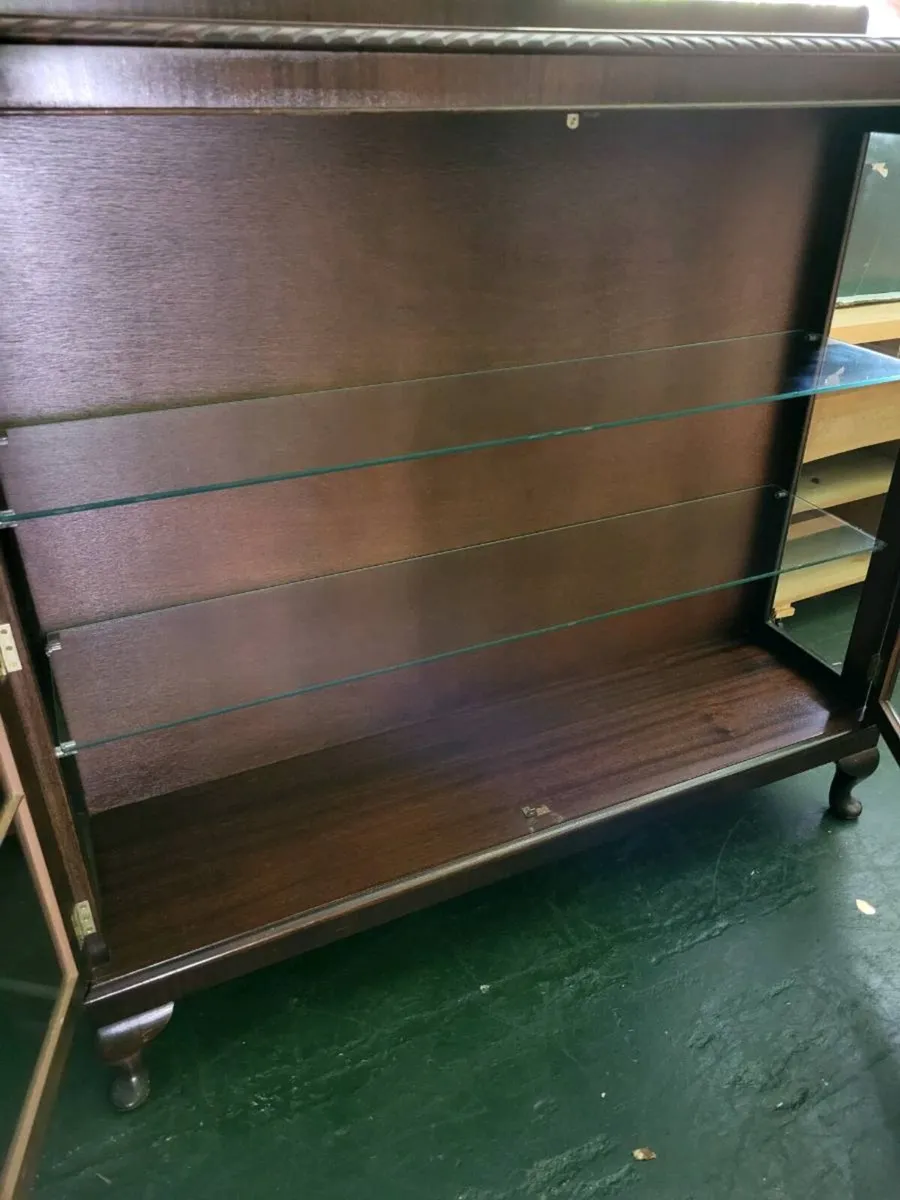 Lovely China Display Cabinet - Image 4