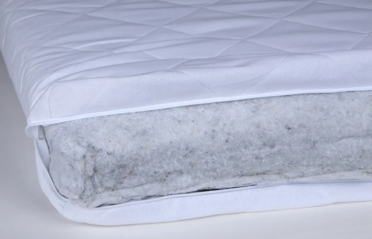 Elegant baby cot with a mattress - Image 3