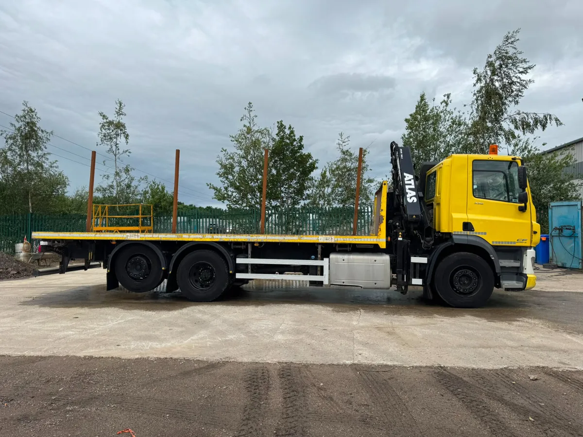 2017 DAF CF330 6x2 Rearlift Flatbed - Image 2