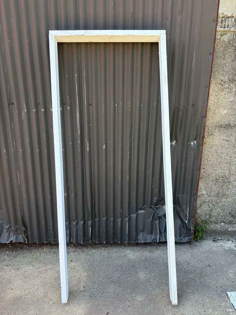 Doors and door frame with new handles and locks - Image 4
