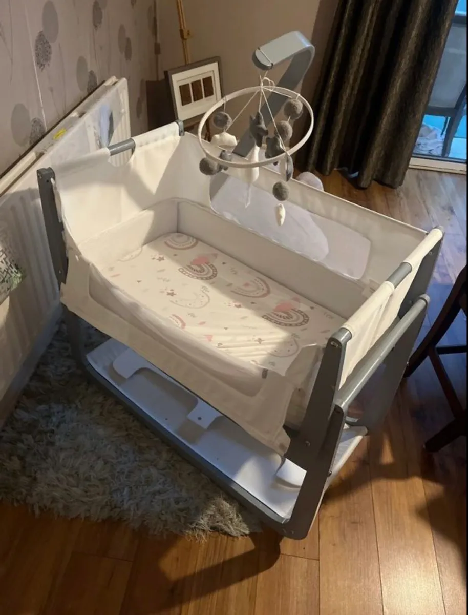 Snuzpod with mattress and mobile - Image 2