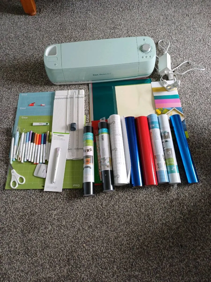 Cricut Explore Air 2 Mint Green Bundle&accessories - Image 1