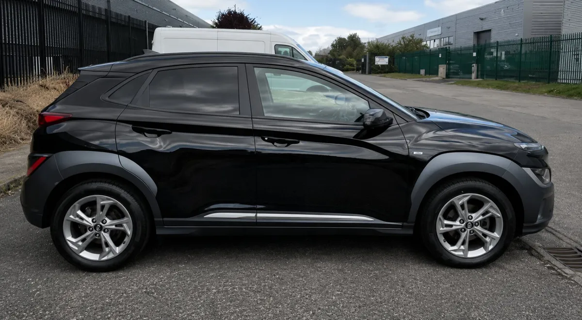212 HYUNDAI KONA EXECUTIVE COMMERCIAL - Image 2