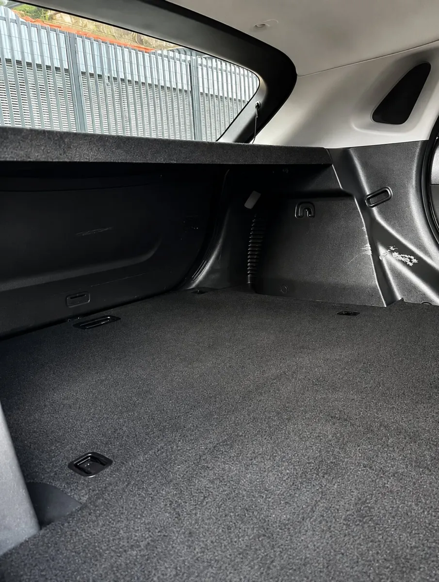 212 HYUNDAI KONA EXECUTIVE COMMERCIAL - Image 4