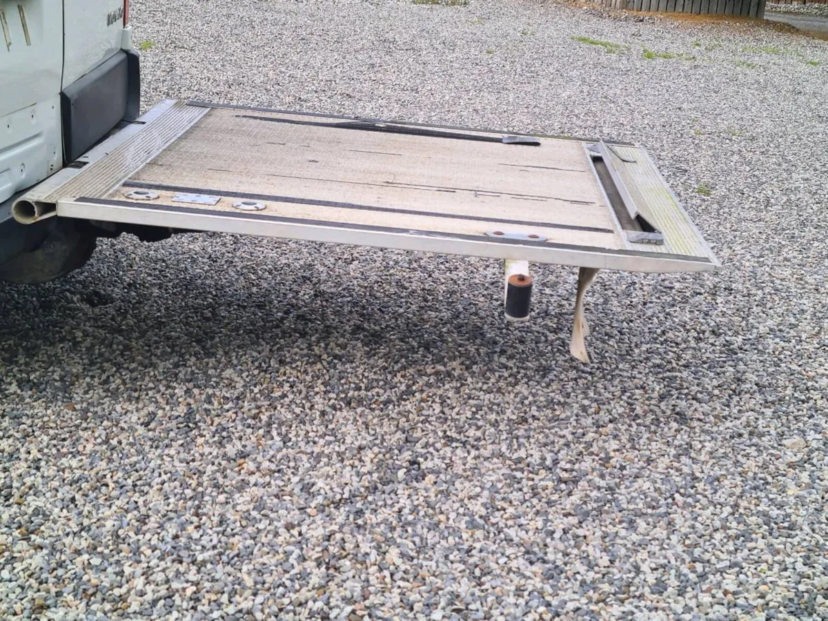 PALFINGER 500kgs TAIL LIFT - Image 2