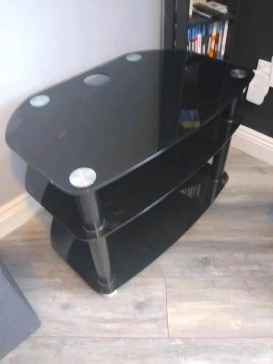 TV stand - Image 1