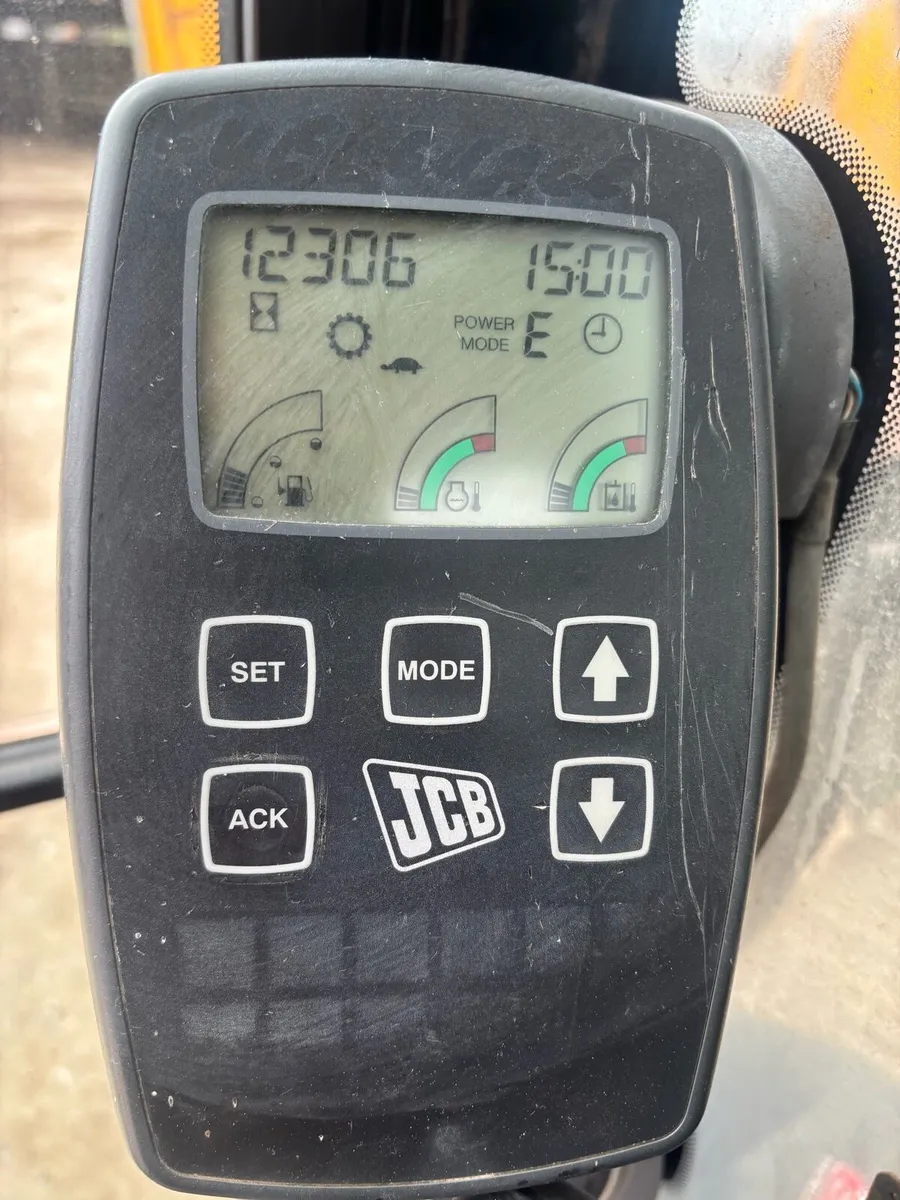JCB JS130 Digger has - Image 4