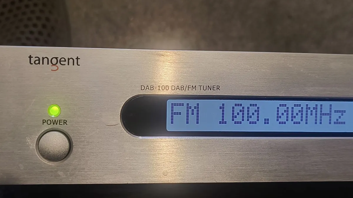 STEREO  DAB radio tuner Hi-Fi class. - Image 1
