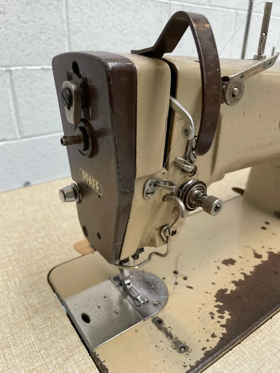 PFAFF Industrial sewing machine - Image 3