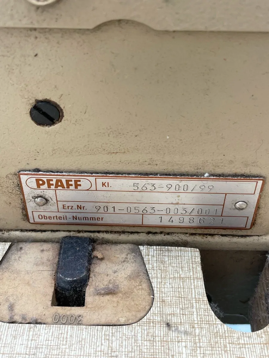 PFAFF Industrial sewing machine - Image 2