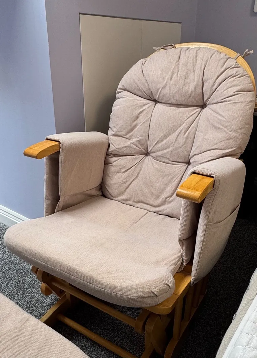 Rocking nursing chair - Image 1