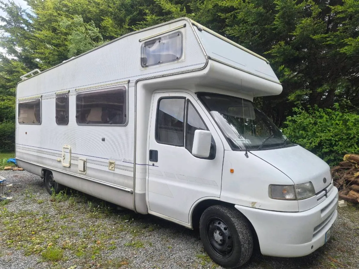 Camper van - Image 1