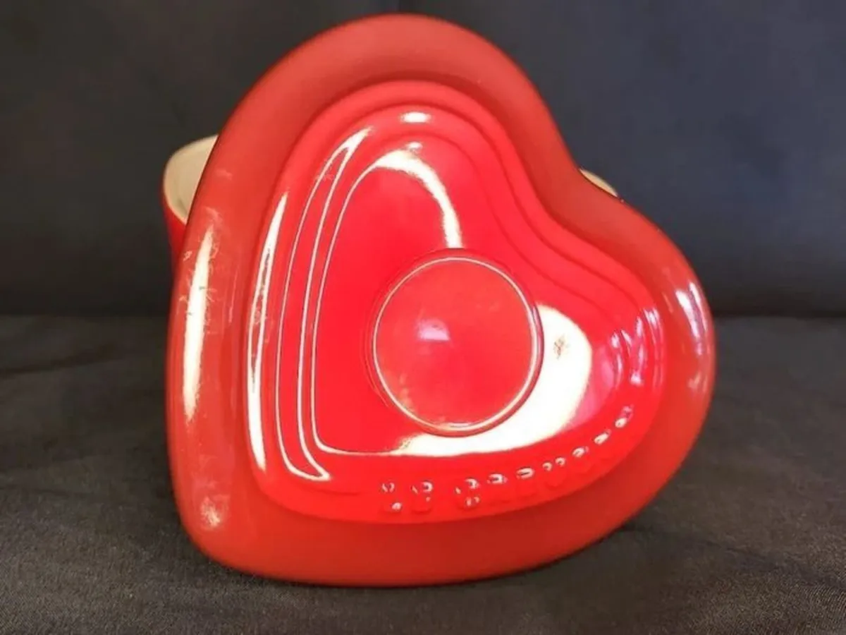 Le Creuset Heart with Lid Red - Image 2