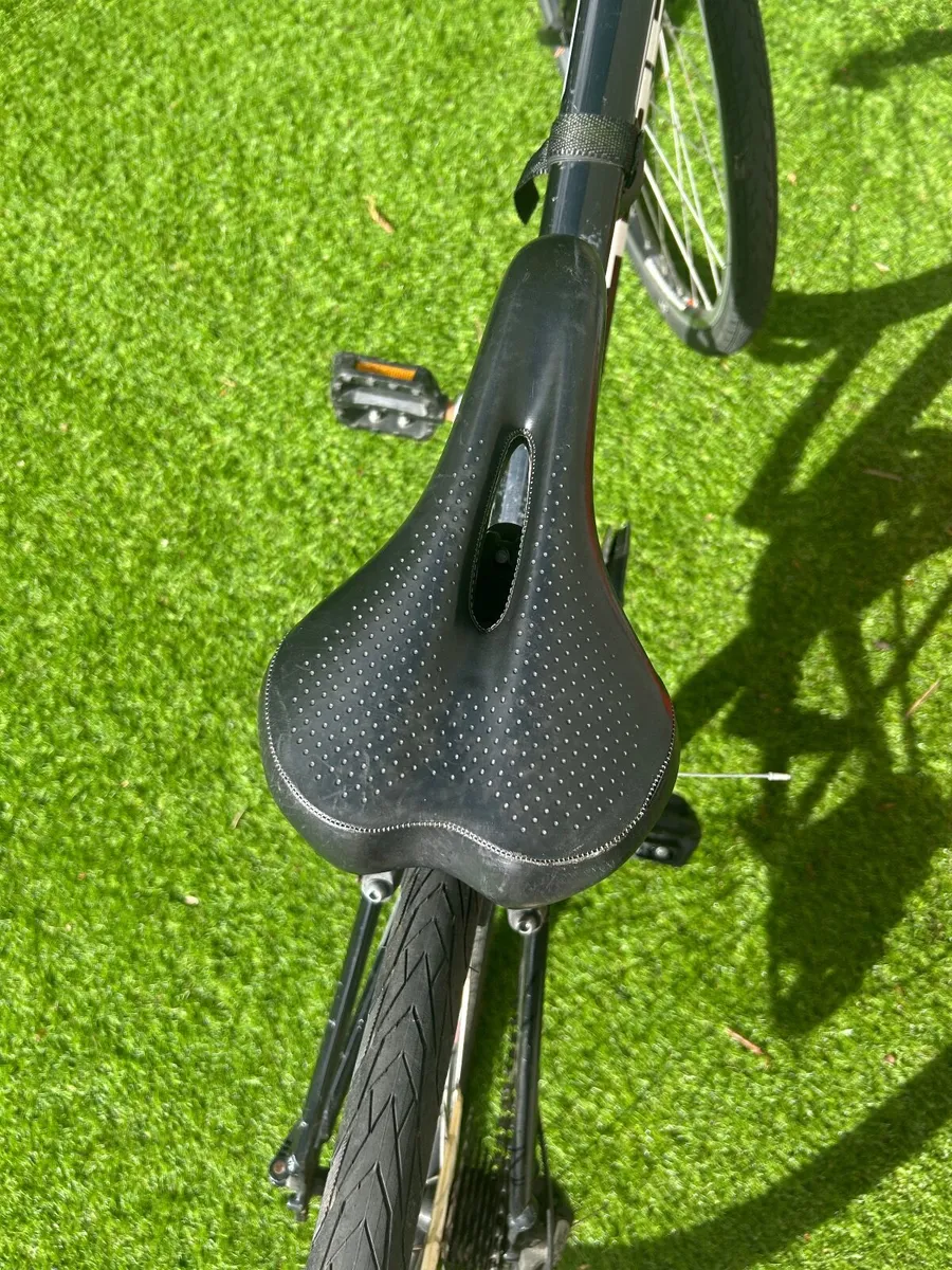 Trek Hybrid Bike – 24” Frame – Shimano Gears – Goo - Image 2