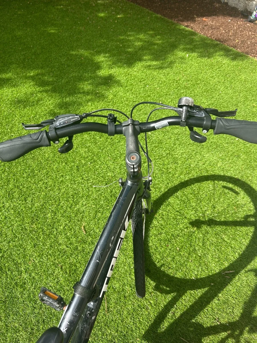 Trek Hybrid Bike – 24” Frame – Shimano Gears – Goo - Image 4