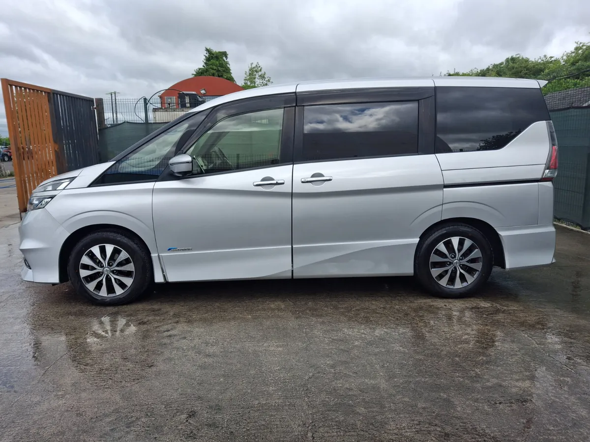 172 Nissan Serena  8Seater  Hybrid  Automatic - Image 3