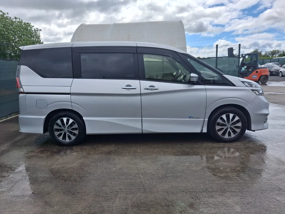 172 Nissan Serena  8Seater  Hybrid  Automatic - Image 4