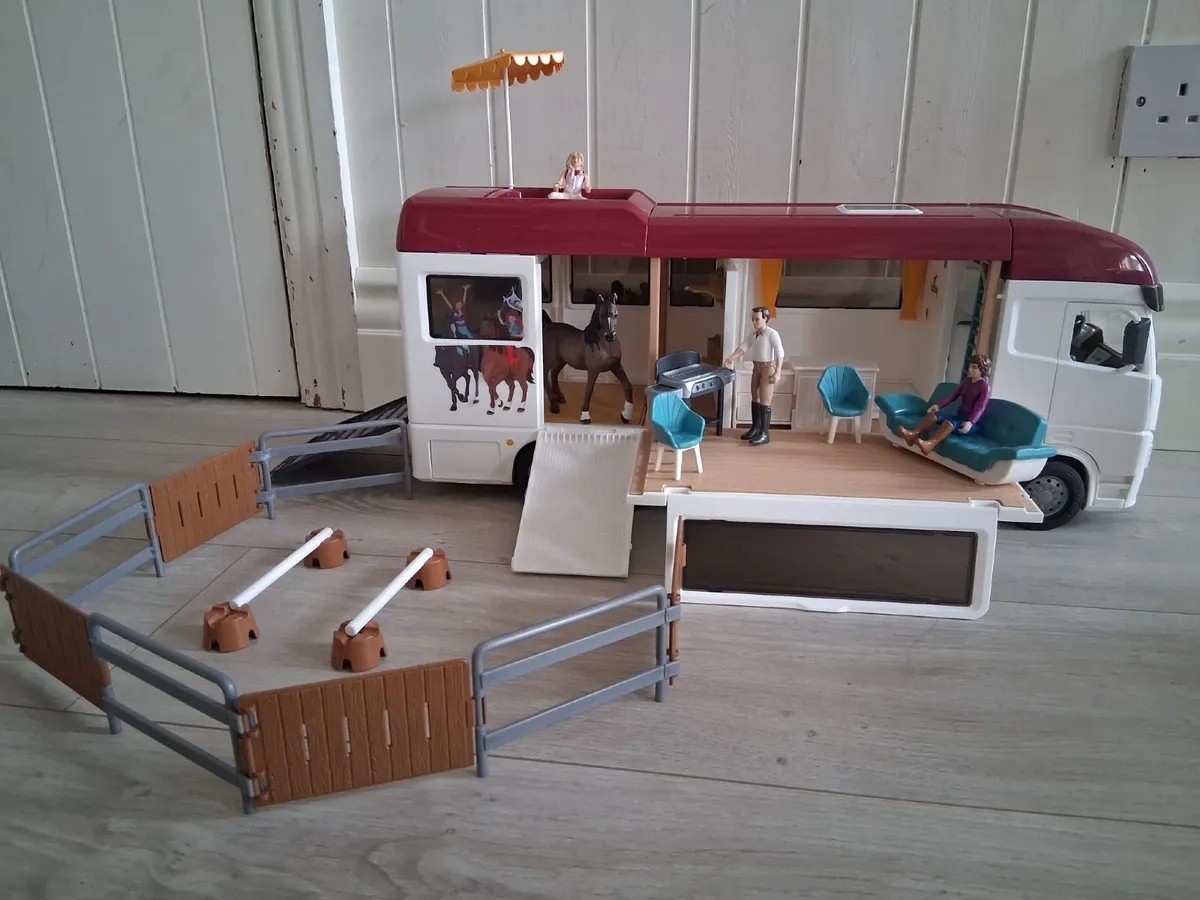 Schleich Horse Box Van - Image 1