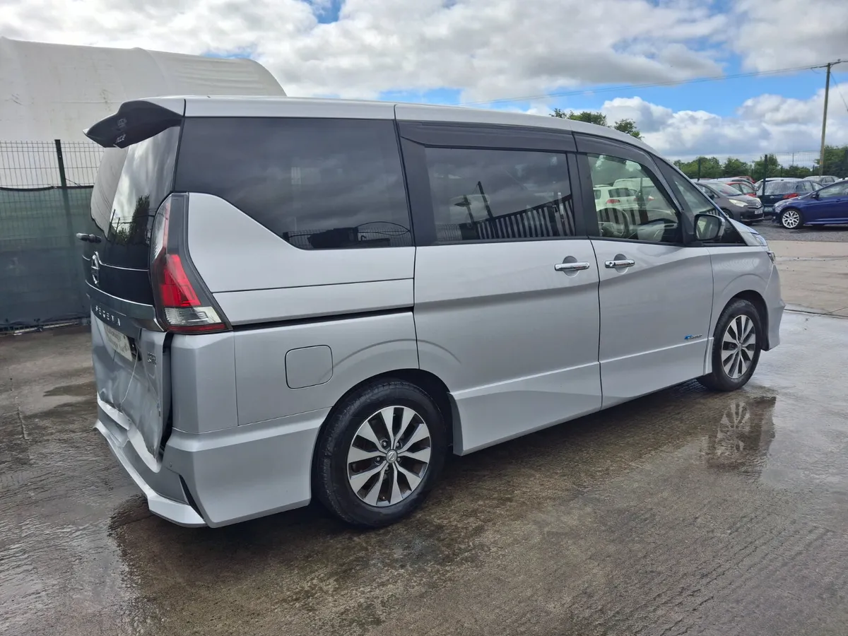 172 Nissan Serena  8Seater  Hybrid  Automatic - Image 3