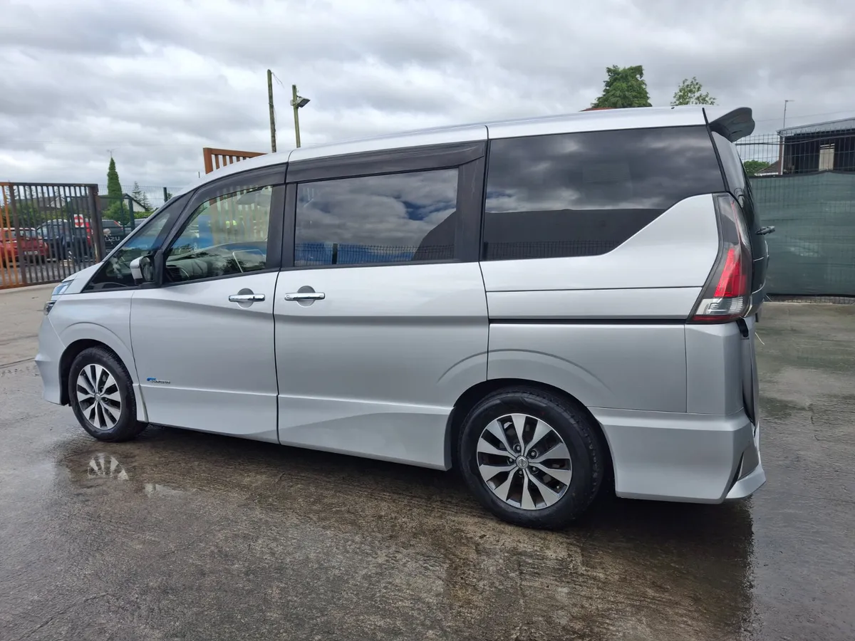 172 Nissan Serena  8Seater  Hybrid  Automatic - Image 4