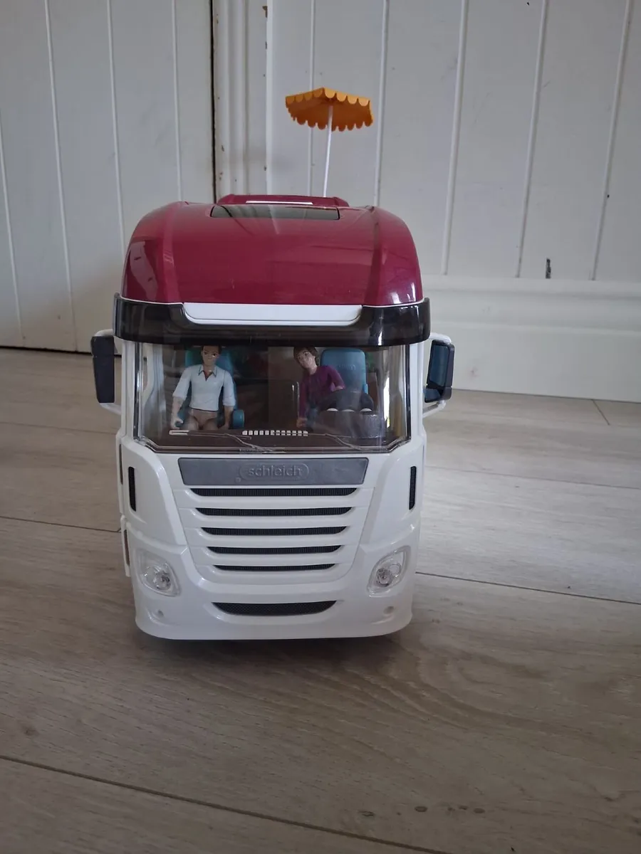 Schleich Horse Box Van - Image 2
