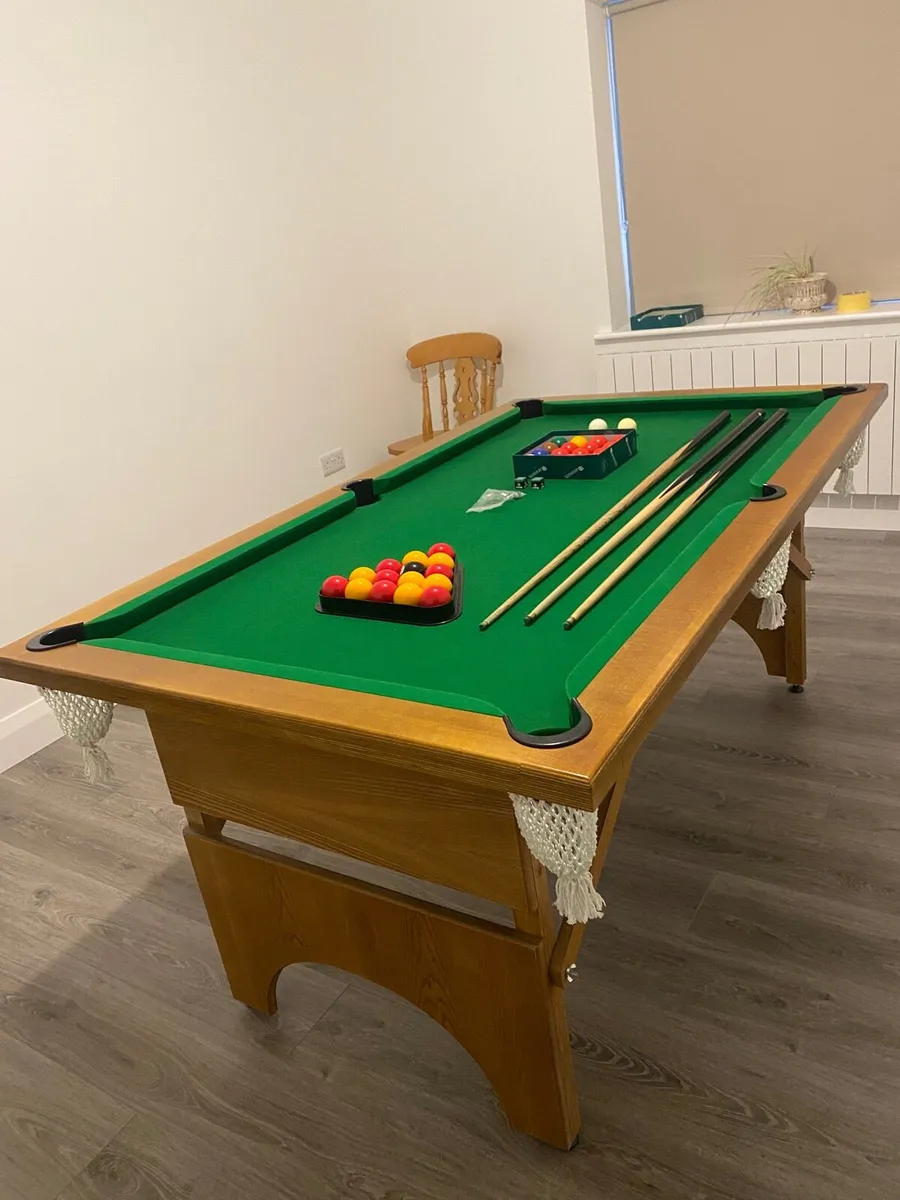 Pool table - Image 1