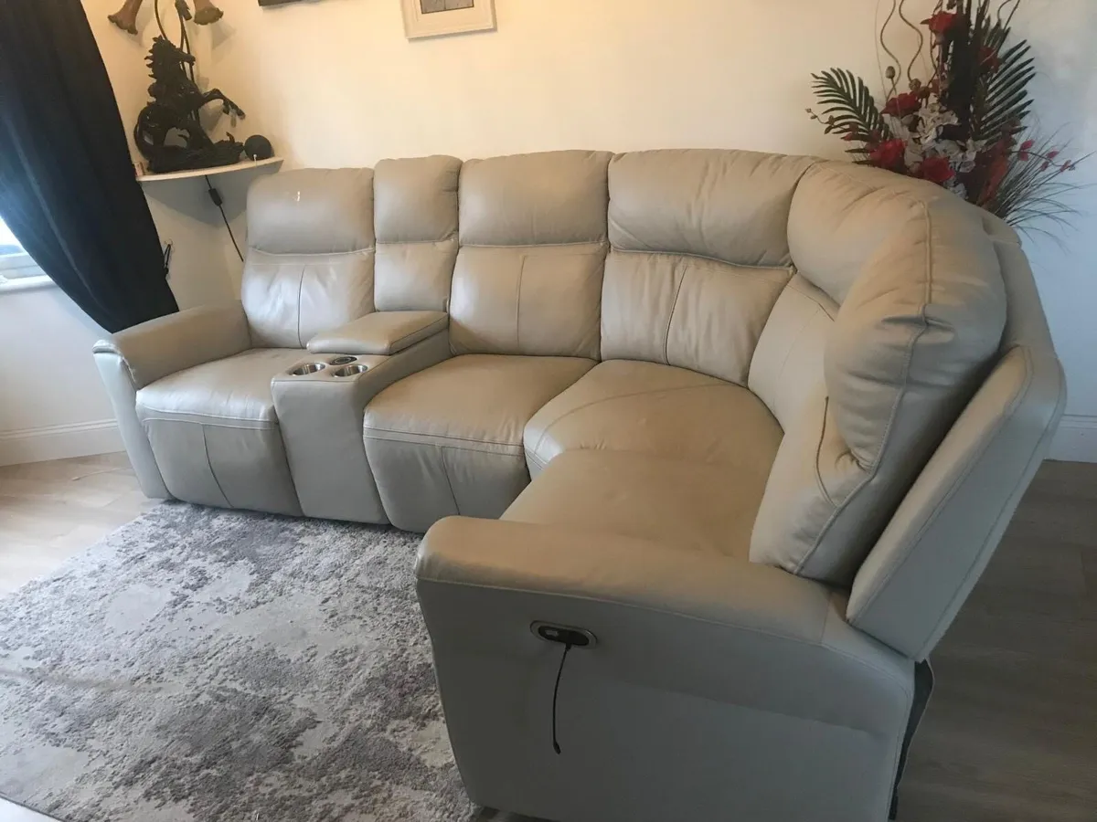 Price drop!! Corner recliner sofa - Cream leather - Image 2