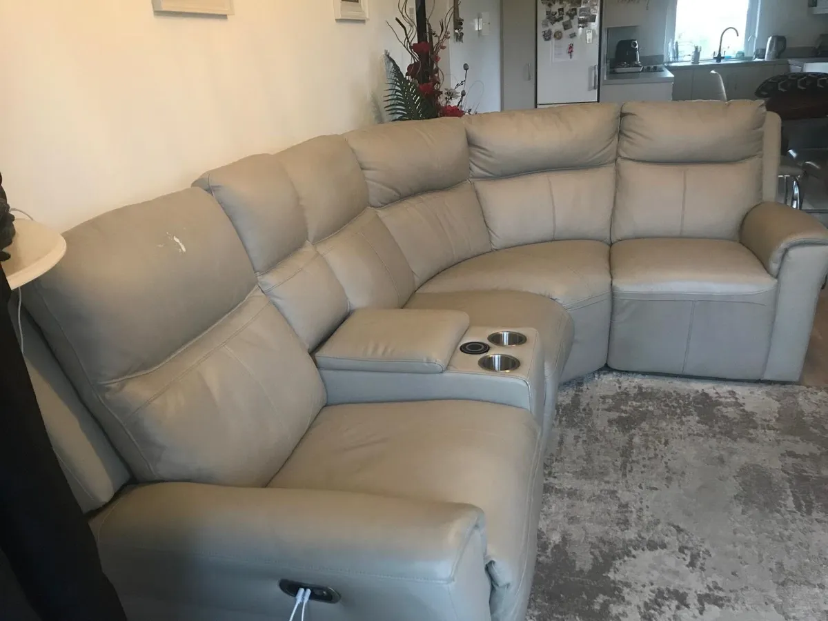 Price drop!! Corner recliner sofa - Cream leather - Image 1