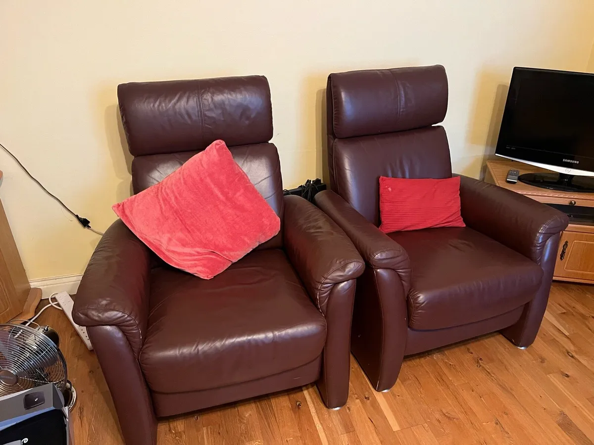 PRICE DROP 2 x Brown Leather Recliner Armchairs - Image 3