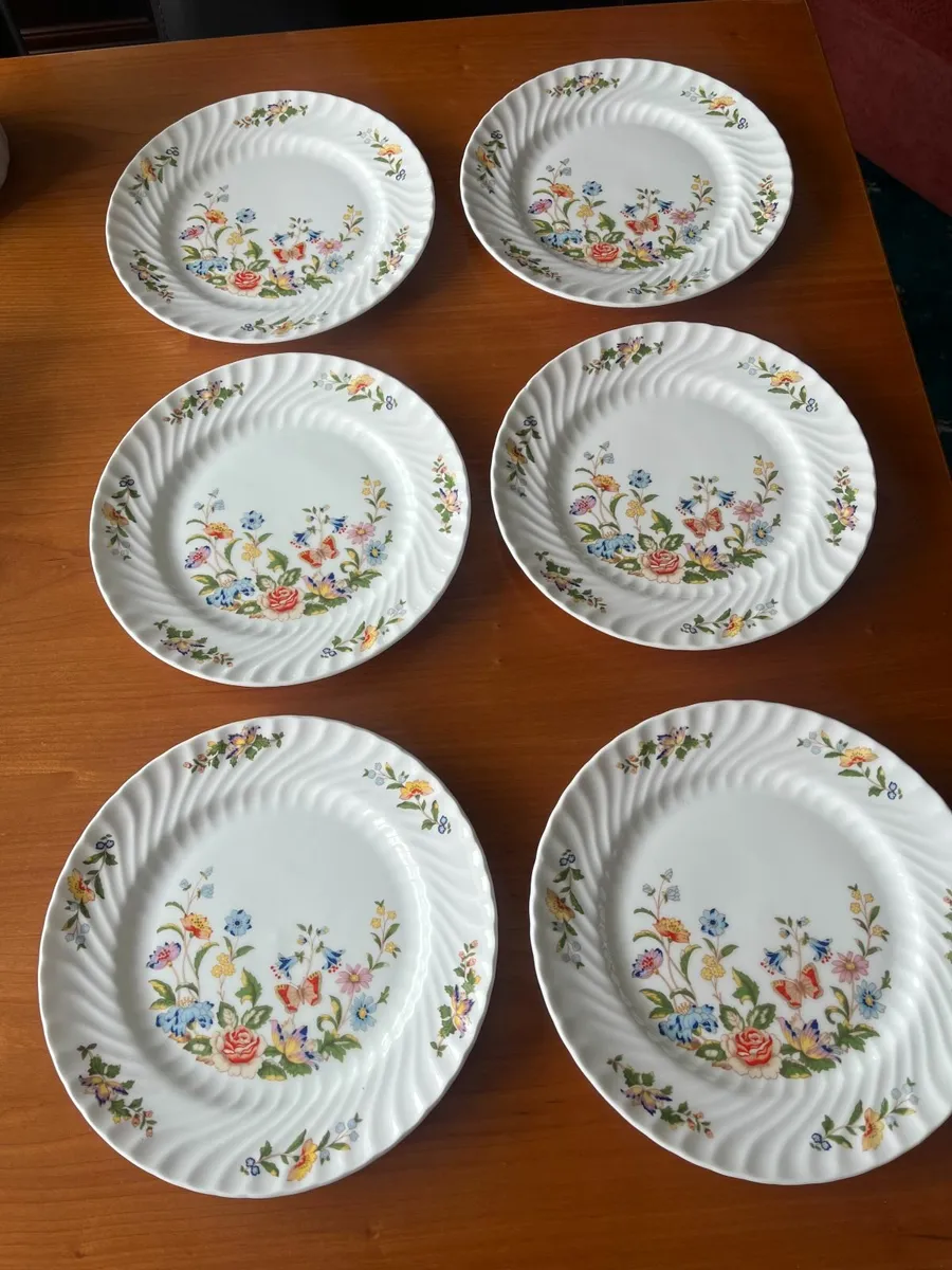 Aynsley Bone China Dinner/Tea Set with placemats - Image 2