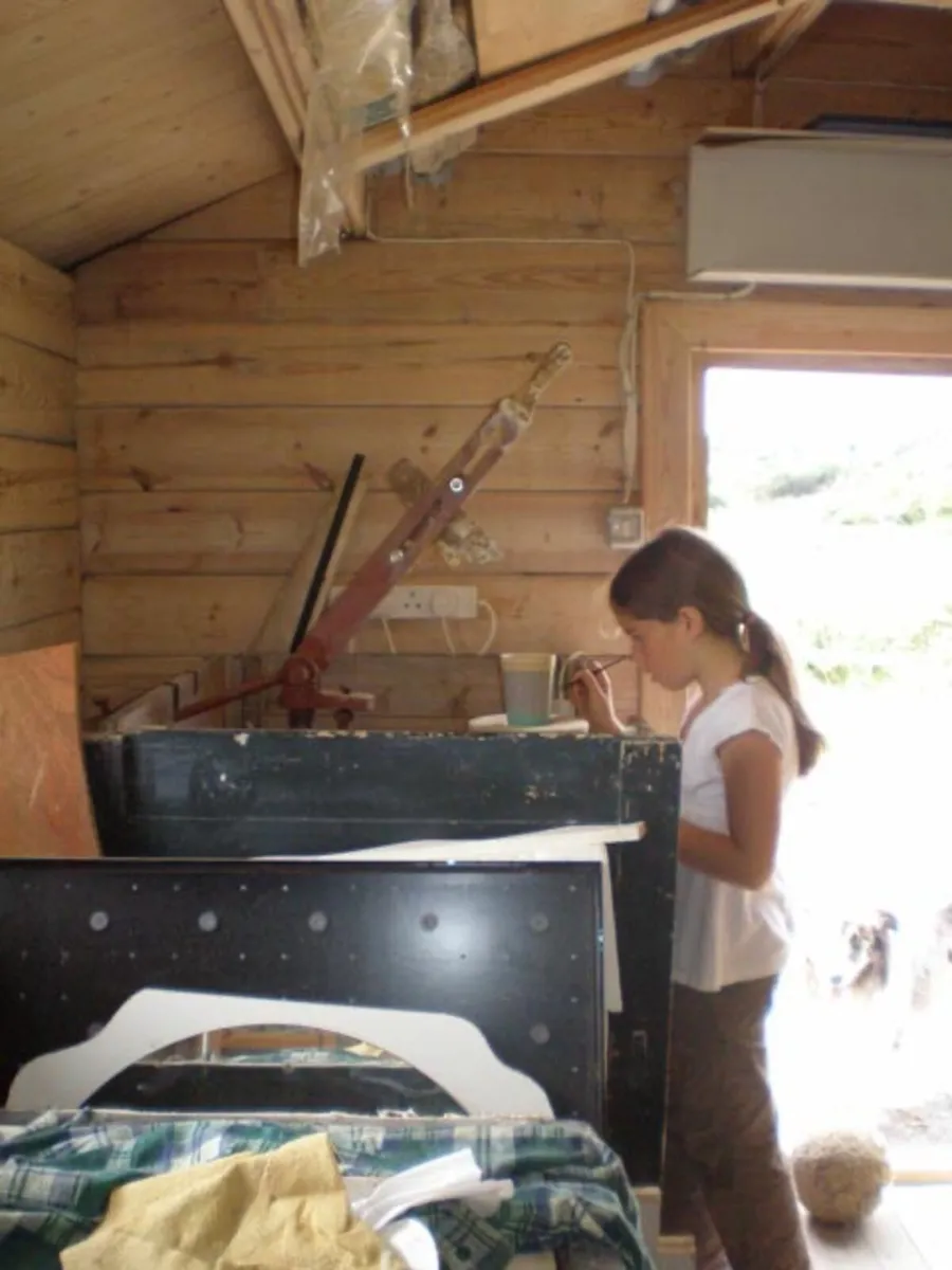 Pottery jiggering machine with  plaster molds - Image 4