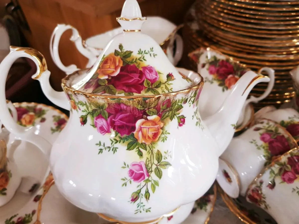 Royal albert old country roses 21 piece tea servic - Image 3