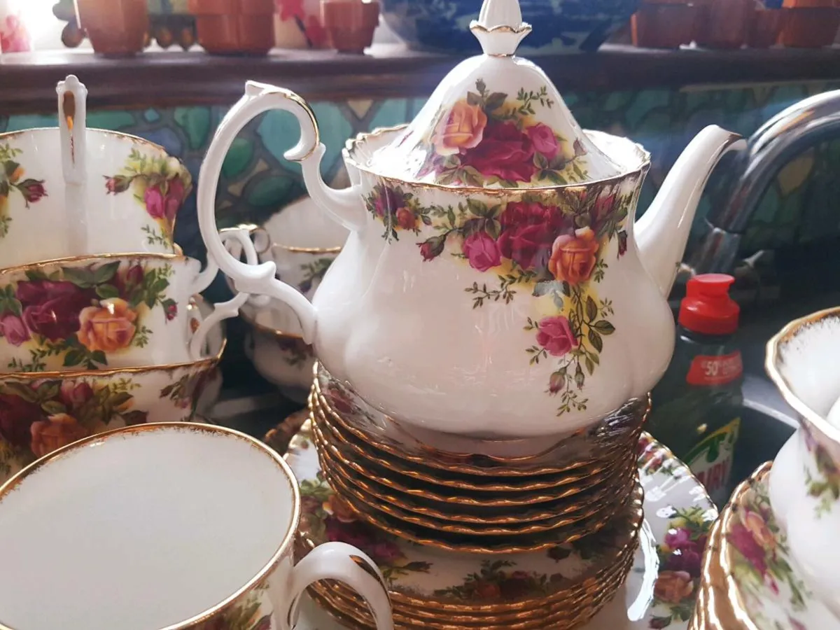 Royal albert old country roses 21 piece tea servic - Image 4