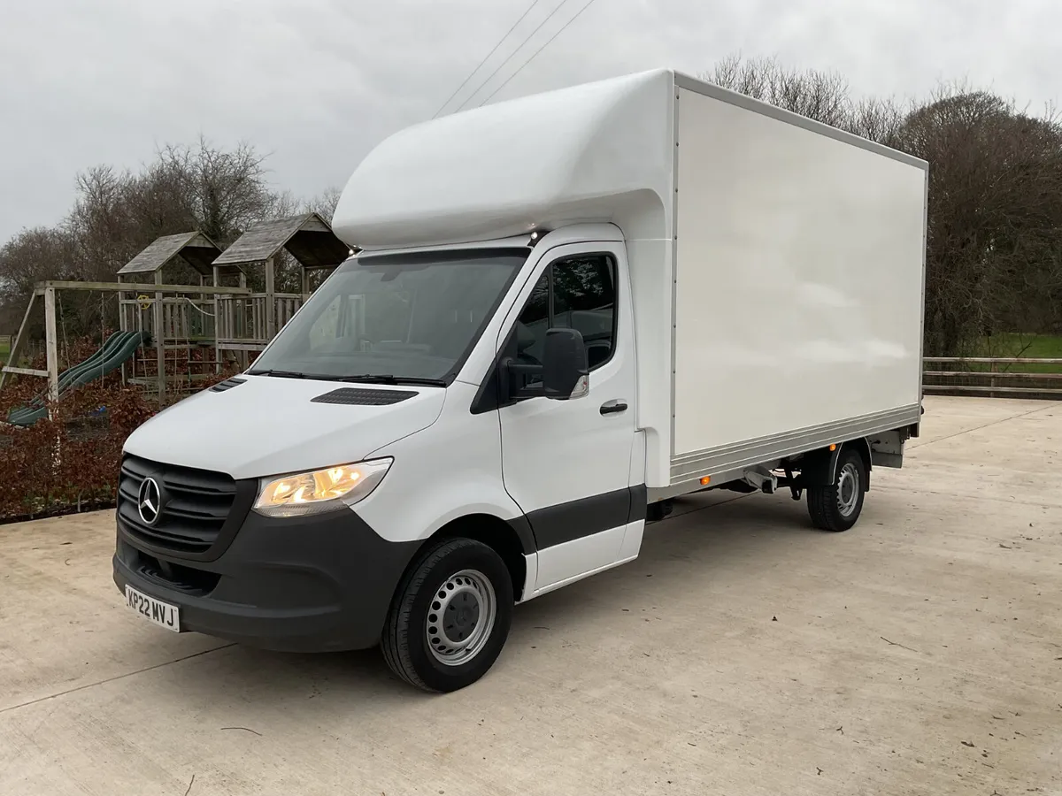 2022 Mercedes Sprinter Luton - Image 2