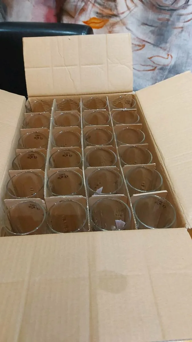 24 boxed New Budweiser Glasses - Image 3