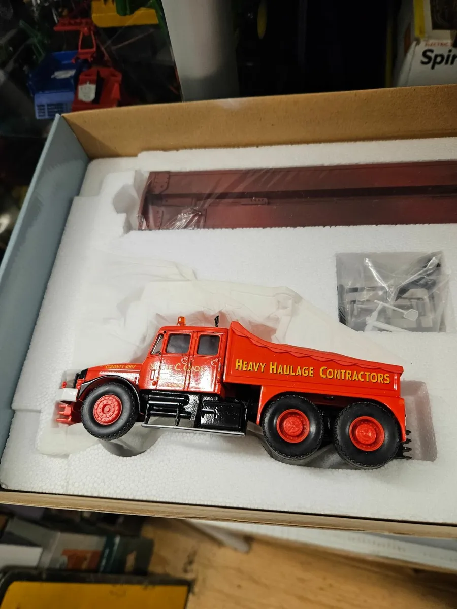 Corgi Scammel Tractor Unit and Two Trailers - Image 4