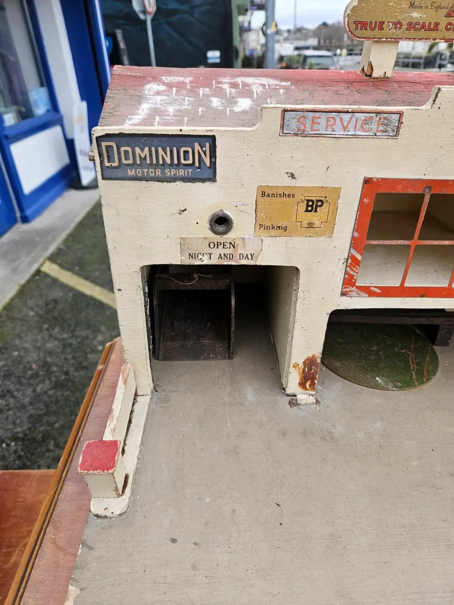 Vintage Triang Minic Garage - Image 3