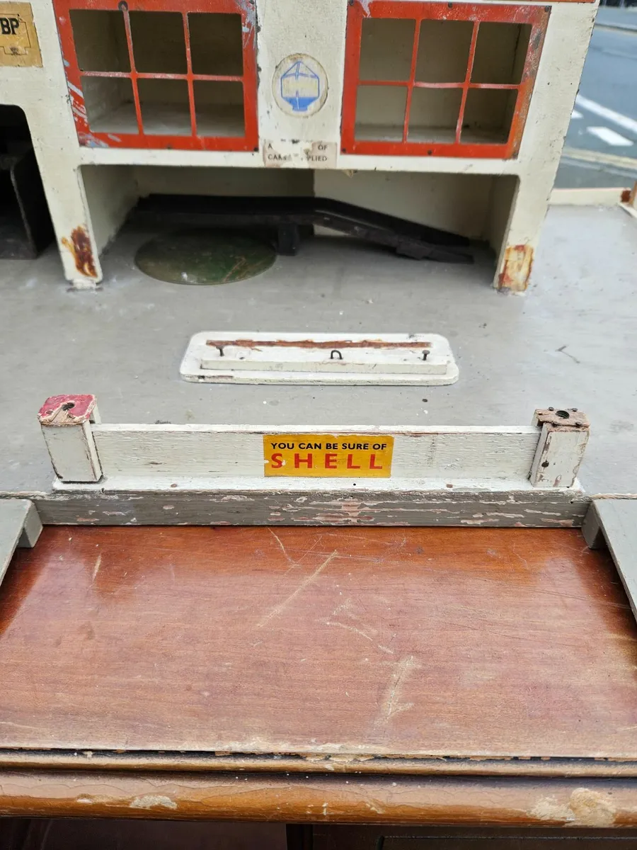 Vintage Triang Minic Garage - Image 4