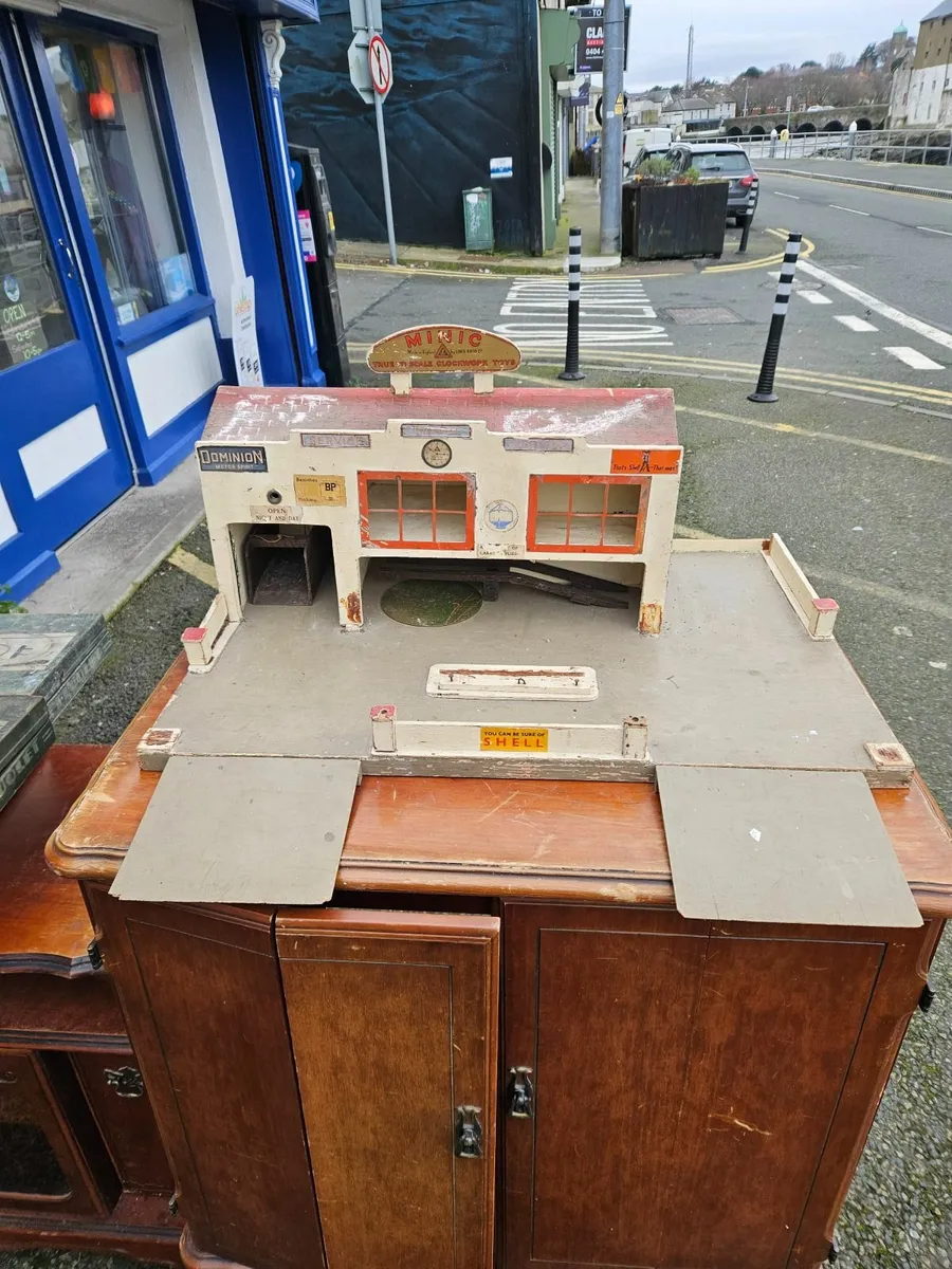 Vintage Triang Minic Garage - Image 1
