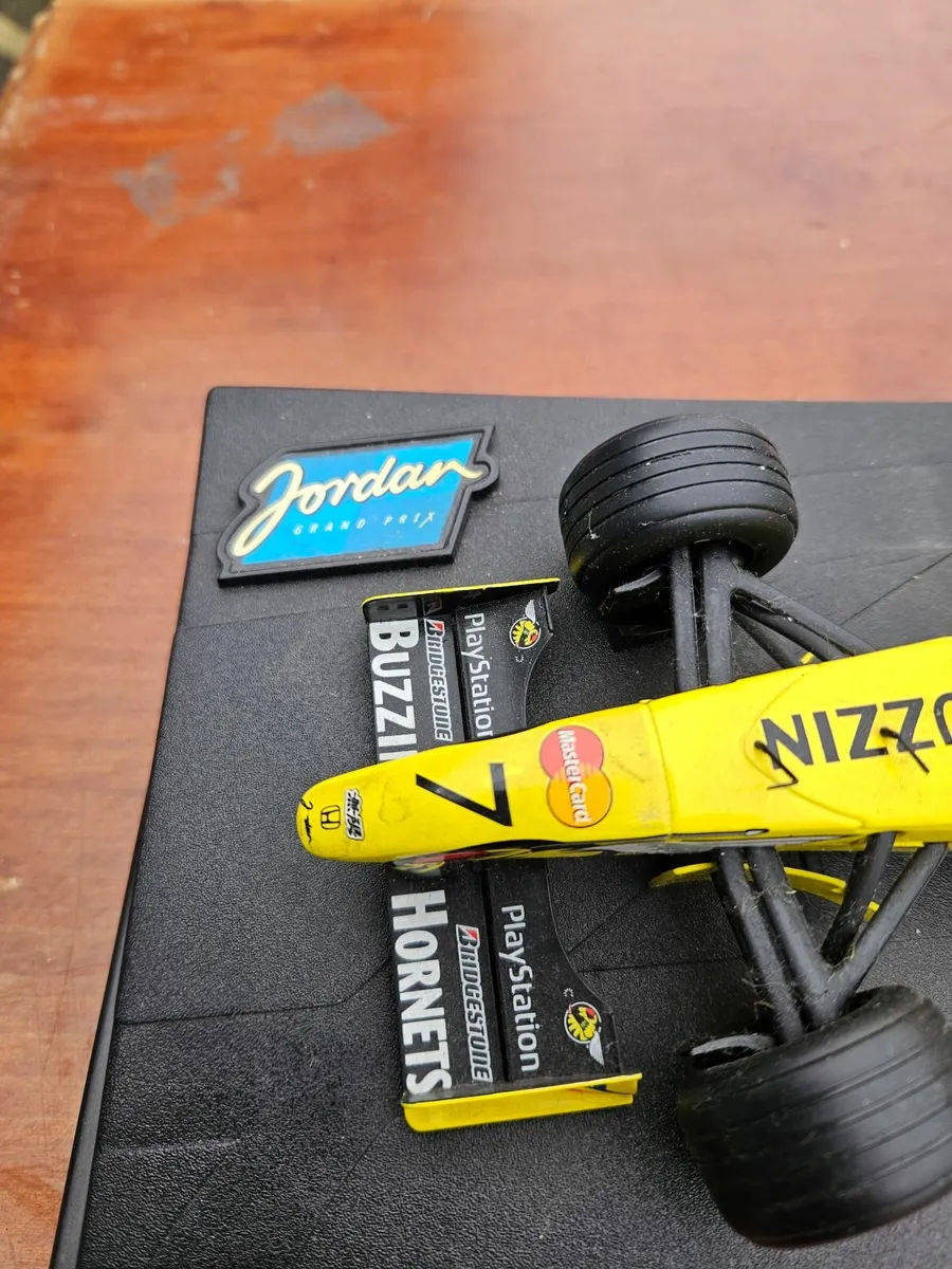 Corgi Hotwheels Formula 1 Jordan 1.18 - Image 2