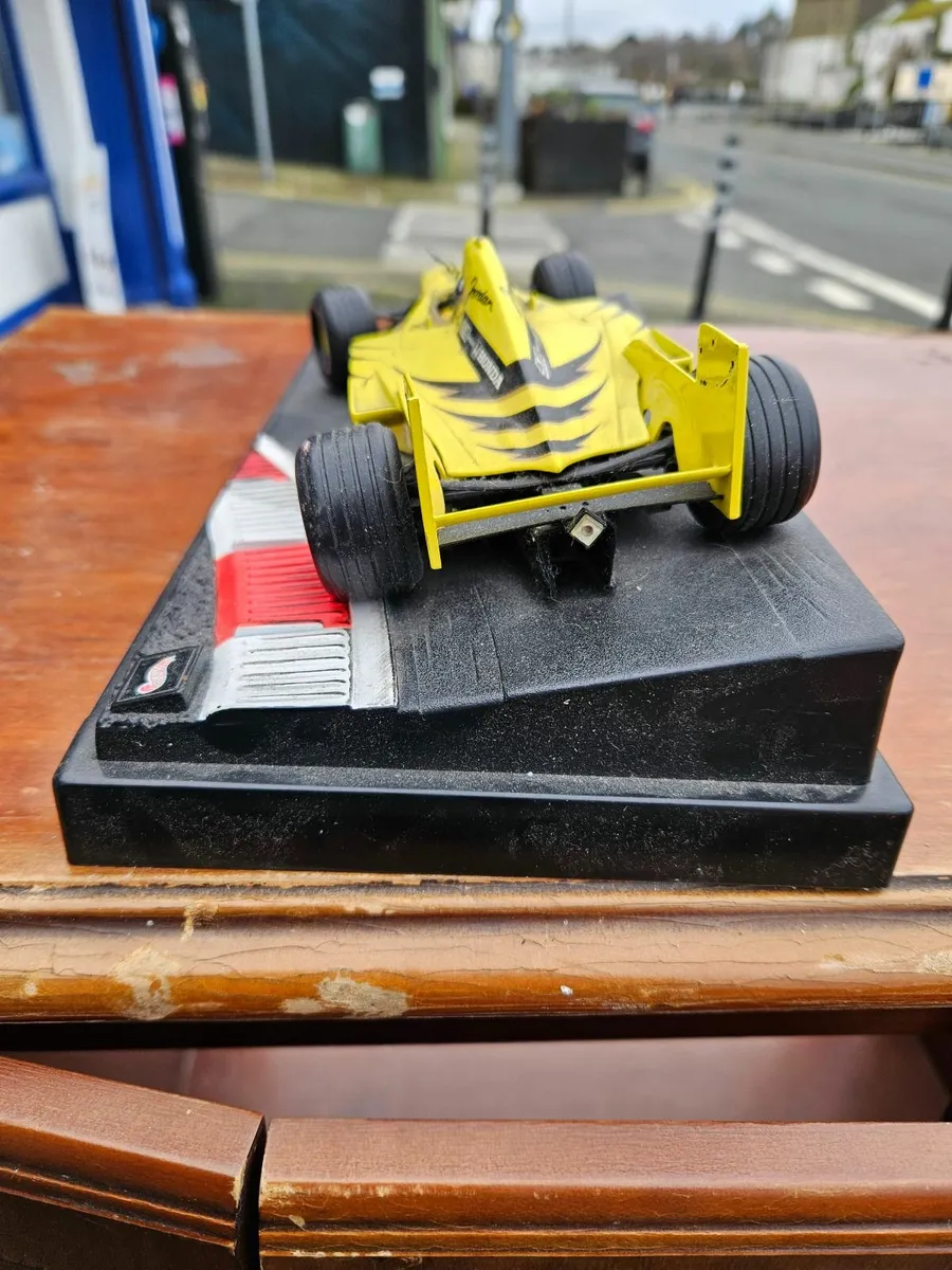 Corgi Hotwheels Formula 1 Jordan 1.18 - Image 4