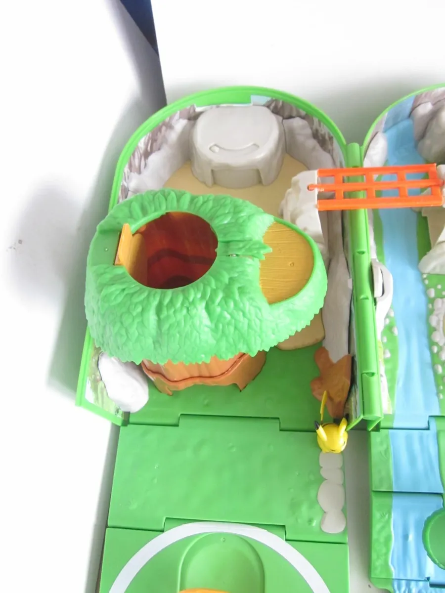 Pokeman Carrying Case/Backpack Playset 2020 - Image 3