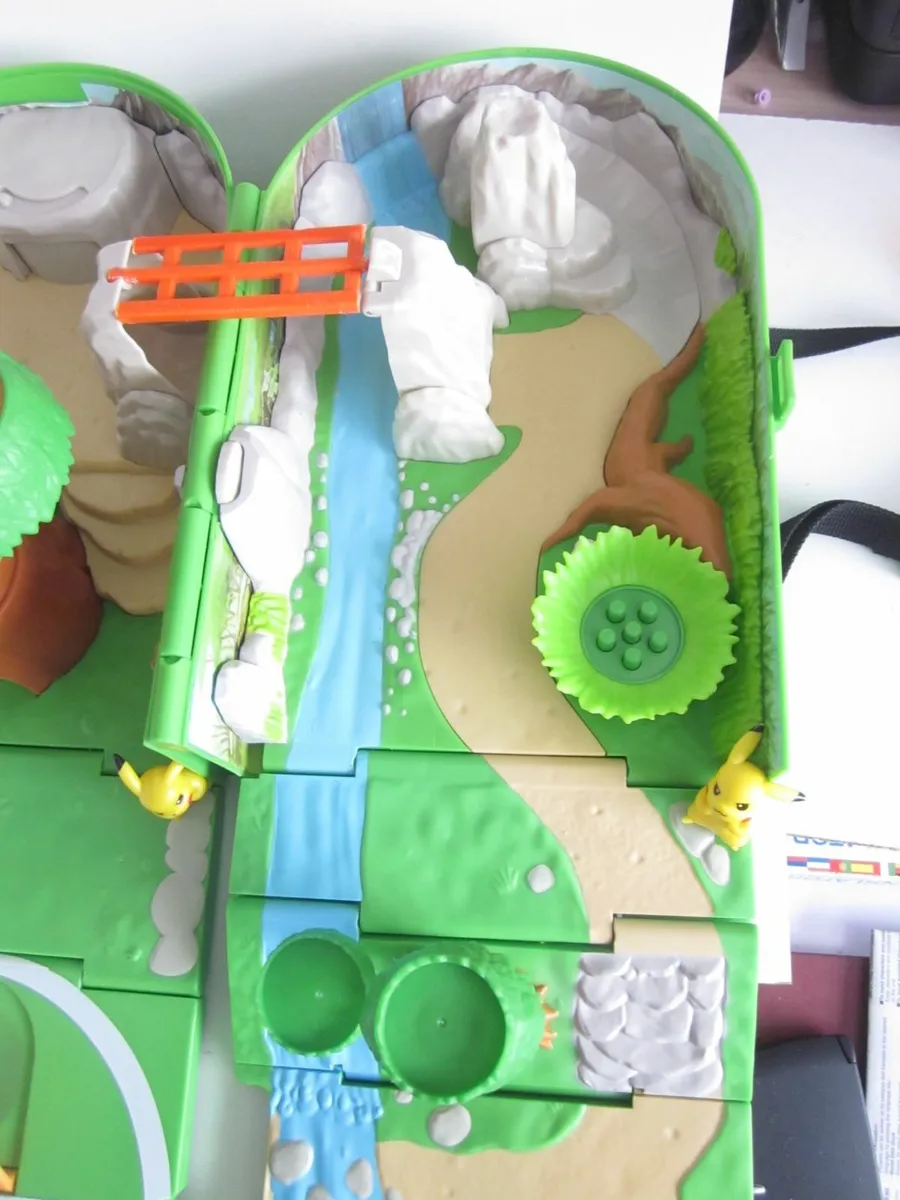 Pokeman Carrying Case/Backpack Playset 2020 - Image 2