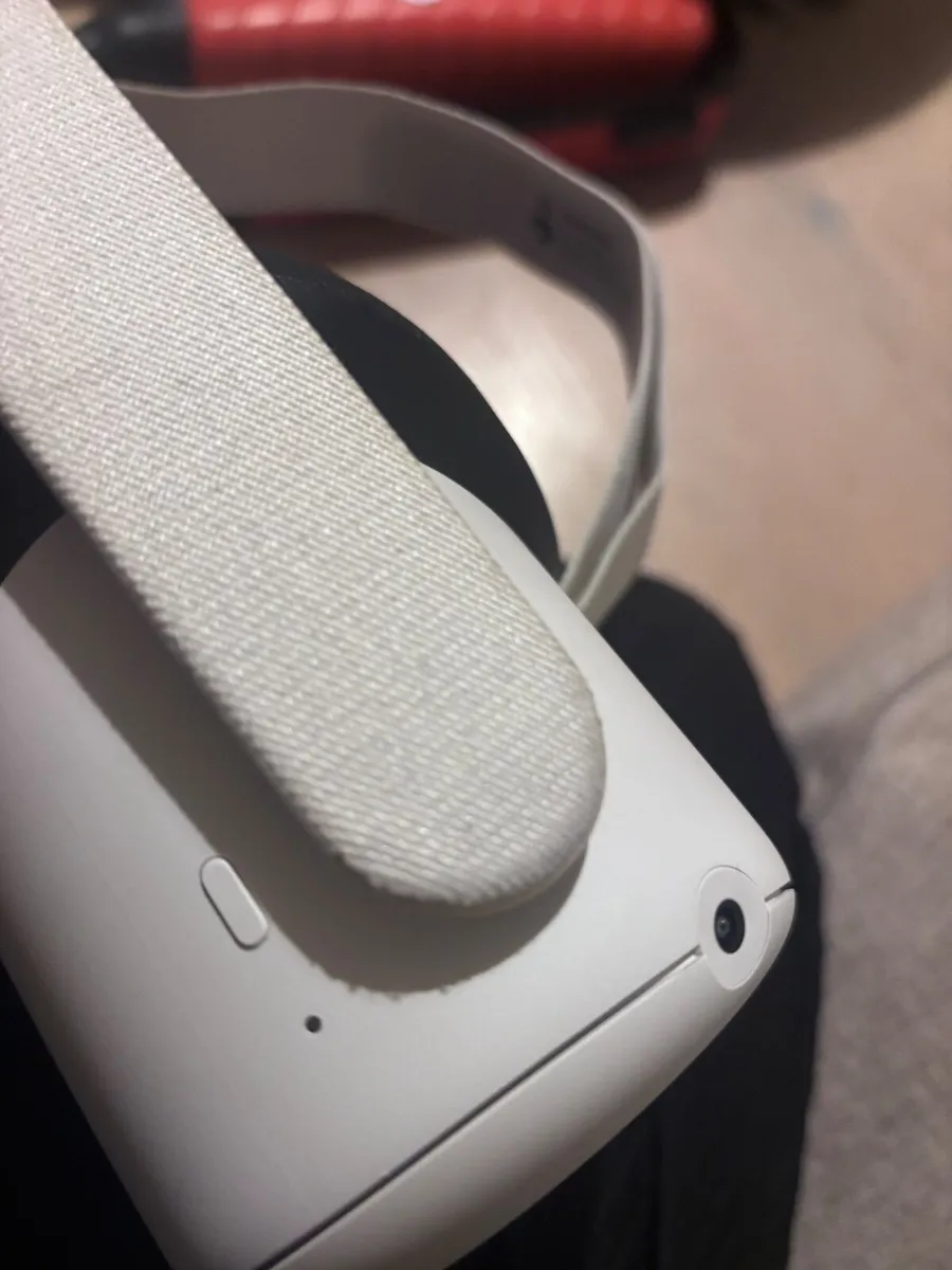 VR headset - Image 3