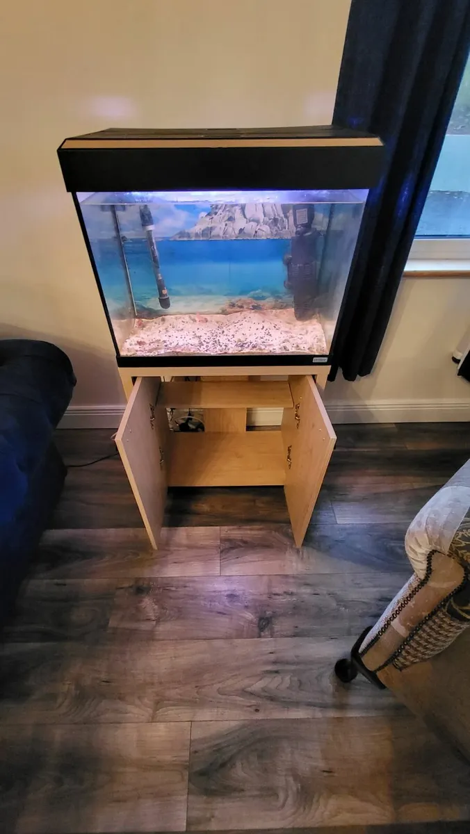 Fish tank and cabinet - Image 2