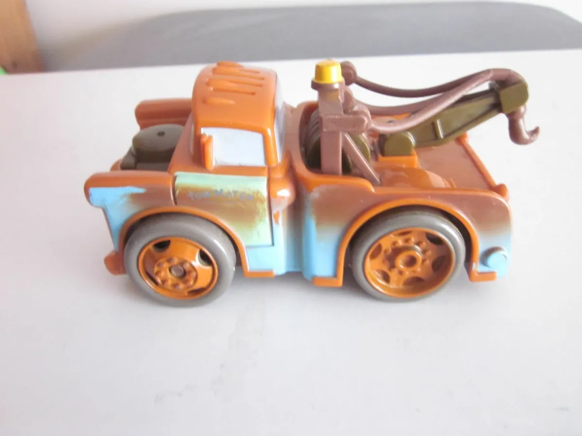 Disney / Pixar Cars 2 Shake 'N Go Car Truck - Image 4