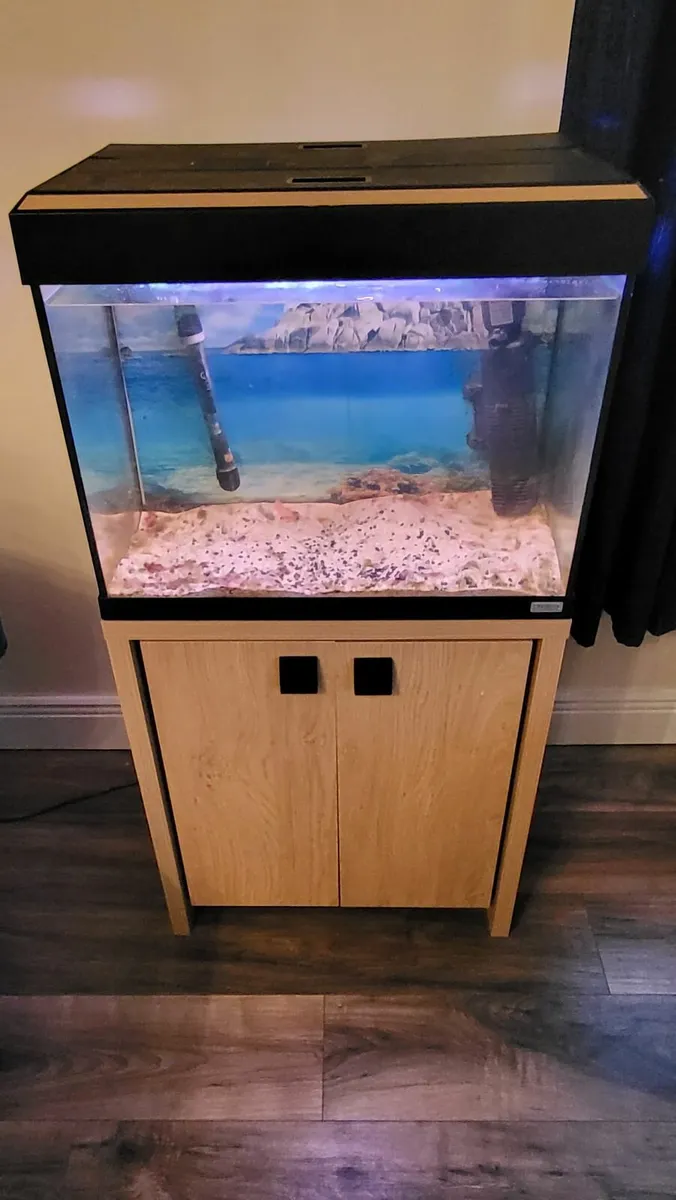 Fish tank and cabinet - Image 4