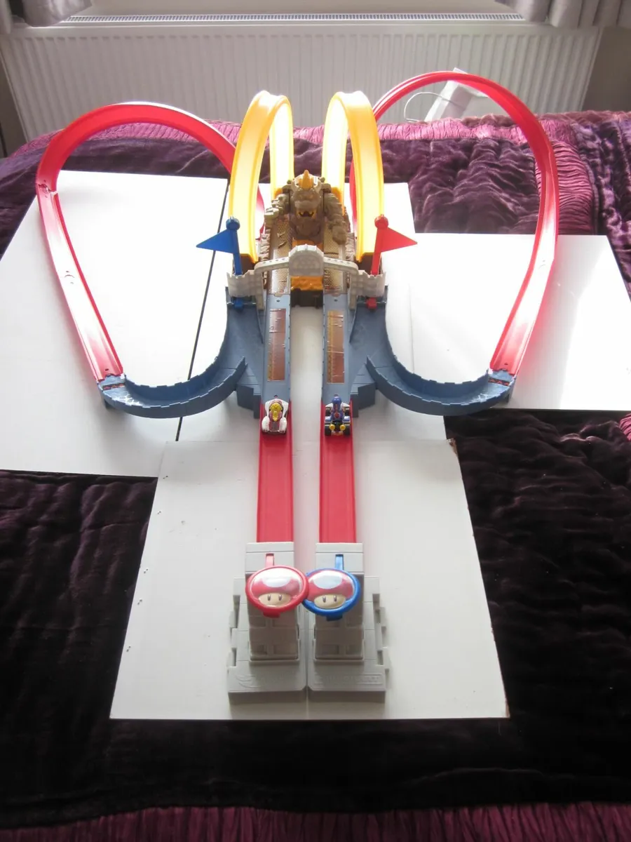 Hot Wheels Mario Kart Bowser’s Castle - Image 1